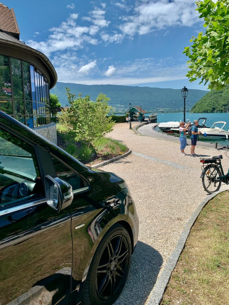 Transport privé VTC Annecy Festival d’Animation 2026 au bord du lac d’Annecy
